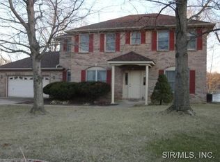 301 Sierra Ct, Glen Carbon, IL