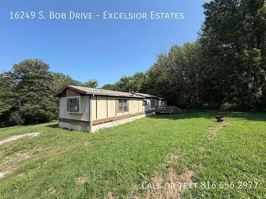 Spacious 3BR/2BA Mobile Home in Excelsior Estates Lawson, MO — Photo 2