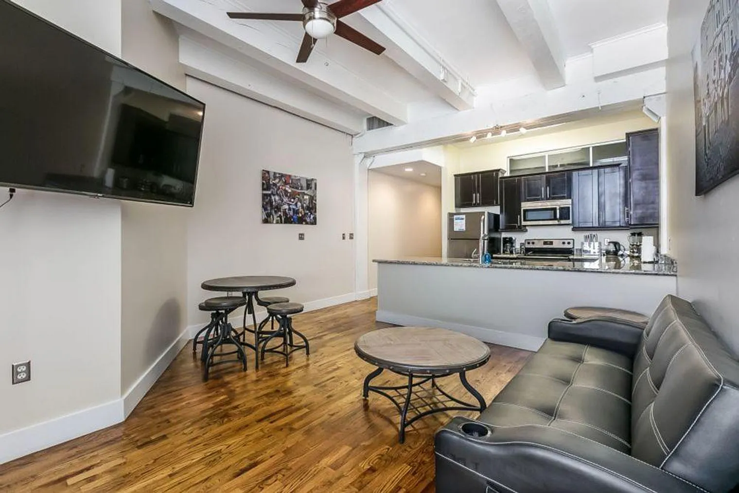 1 bed, 1.0 bath, 645 sqft, $4,685 — Photo 2