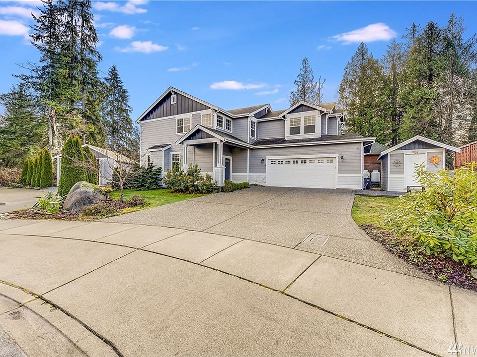 Beautiful South Lake Stevens Home in cul-da-sac with loads of parking, 2 car garage shop and garden shed.