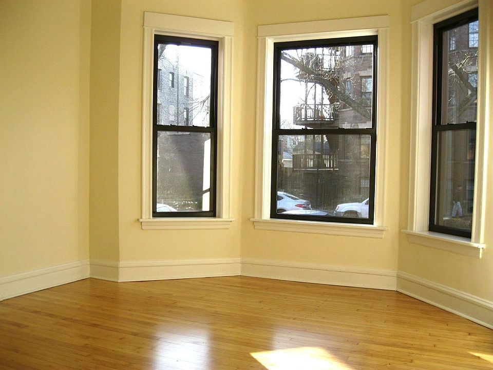 1st image of 2553 N Spaulding Ave #32872