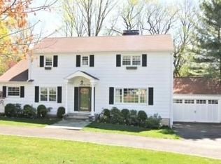 24 Nearwater Ln, Riverside, CT 06878