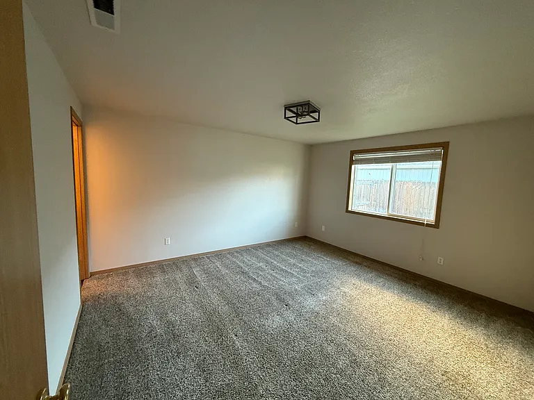 115 S Chinook St — Photo 8
