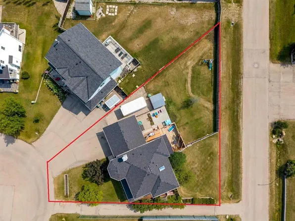 16 NW Henderson Bay NE, Rocky View County, AB T0J 1X1