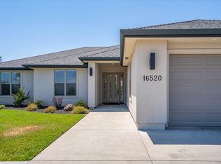 16520 Blarney Ln, Redding, CA 96001