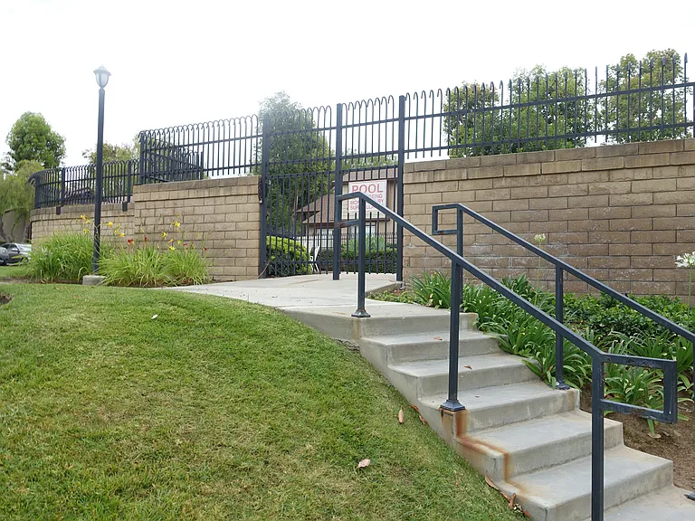 Laurelwood Pool and Jacuzzi: Entrance