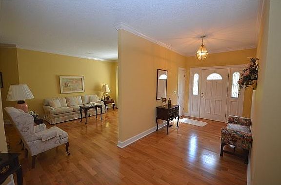 3rd image of 214 Shadowood Dr