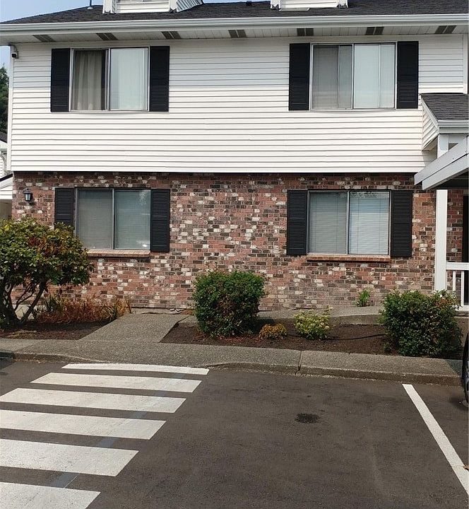 1st image of 933 12th St NE #933
