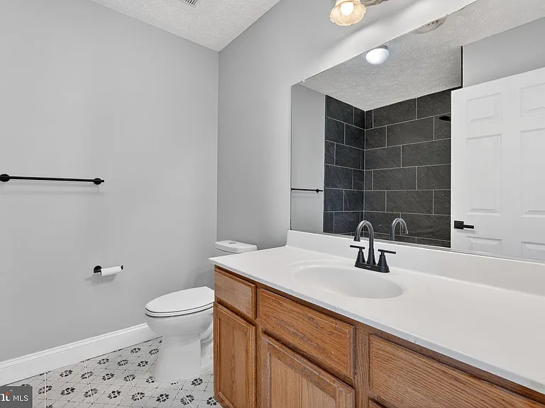 1609 Airport Ave — Photo 21