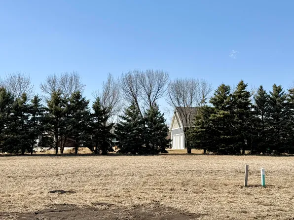 1403 Kettering Dr, Aberdeen, SD 57401