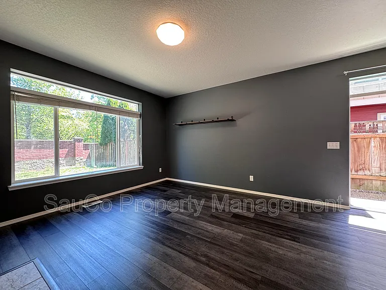 948 SE Elina Ave — Photo 5