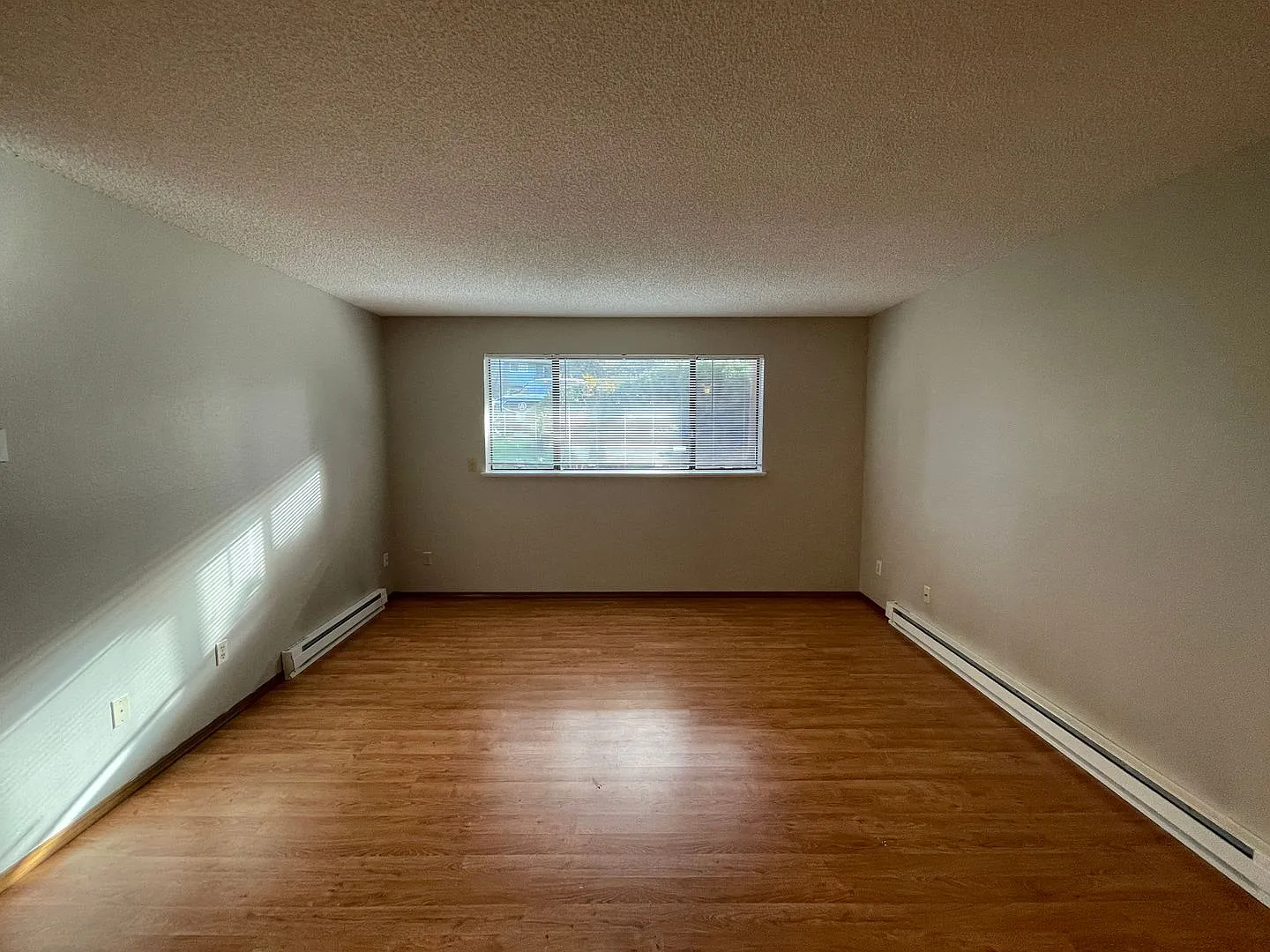 *$500 off first full month of rent Convenient Location w/ Public Transit Steps Away & Easy Access... — Photo 4