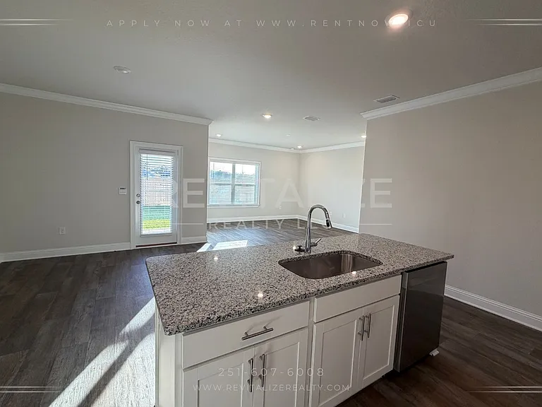 14901 Dayton Cir — Photo 18
