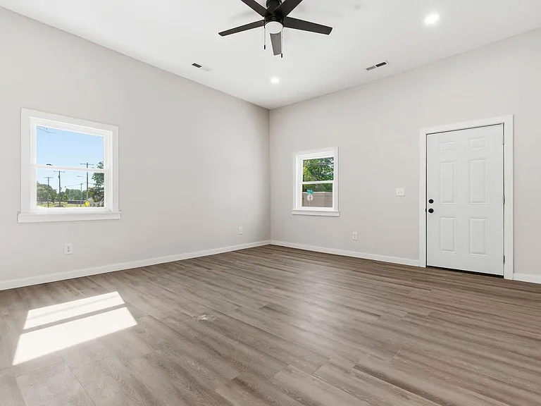 1339 E Division St — Photo 11