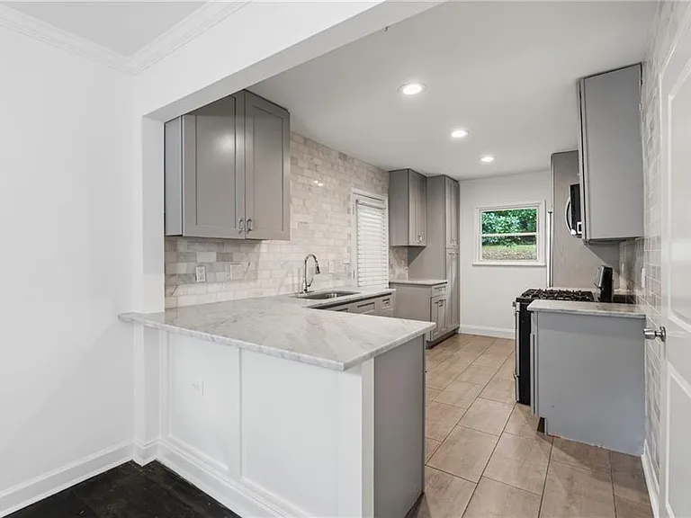 2035 Miriam Ln — Photo 1