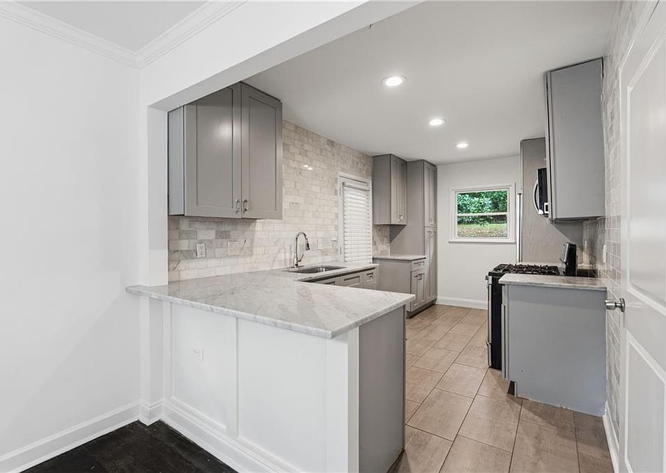 1st image of 2035 Miriam Ln