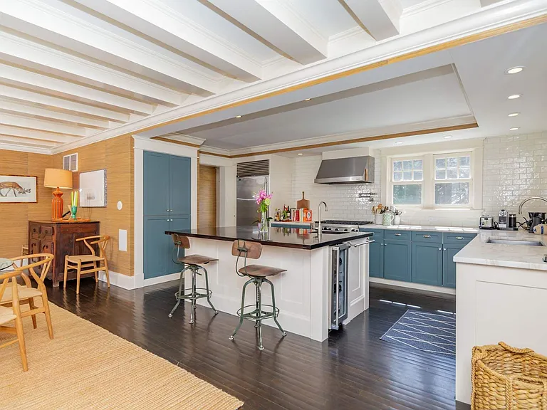 17 Wainscott Stone Rd — Photo 6