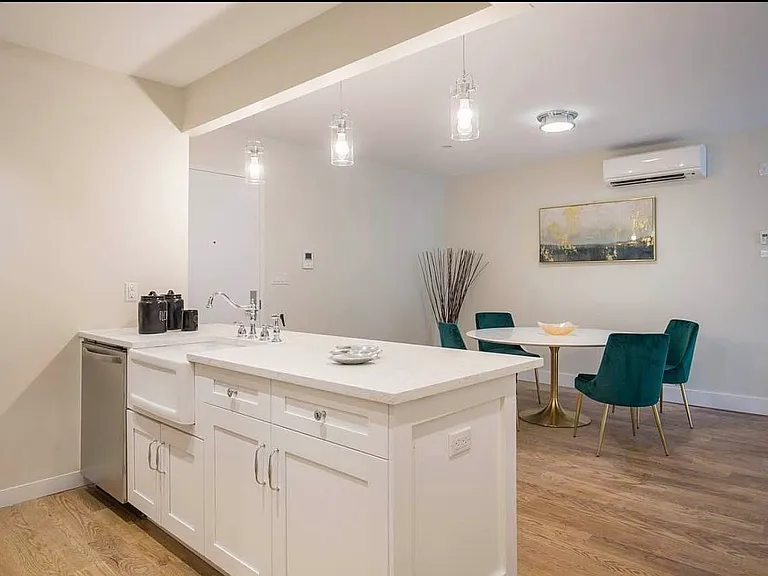 1084 Rogers Ave #4E — Photo 2