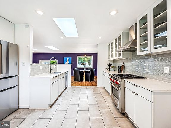 4th image of 11700 Seven Locks Rd