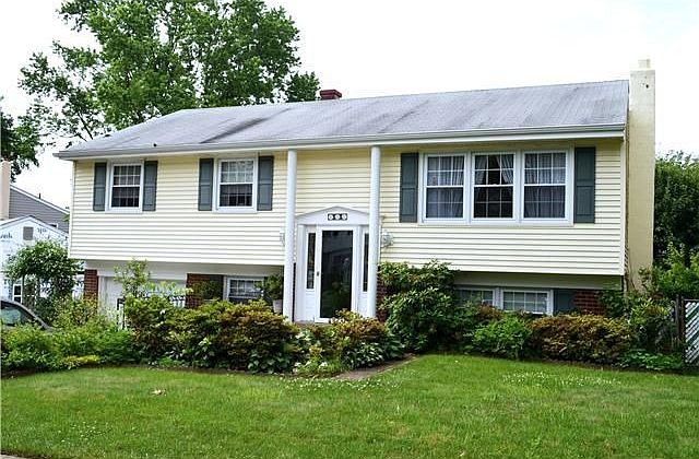 4 BR, 1 full & 2 half BA split w/ in-ground pool!