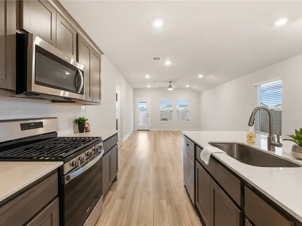 918 Kickapoo Ln, College Station, TX 77845