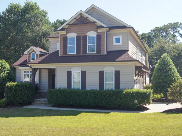 285 Sherman Pines Dr, Fuquay Varina, NC 27526