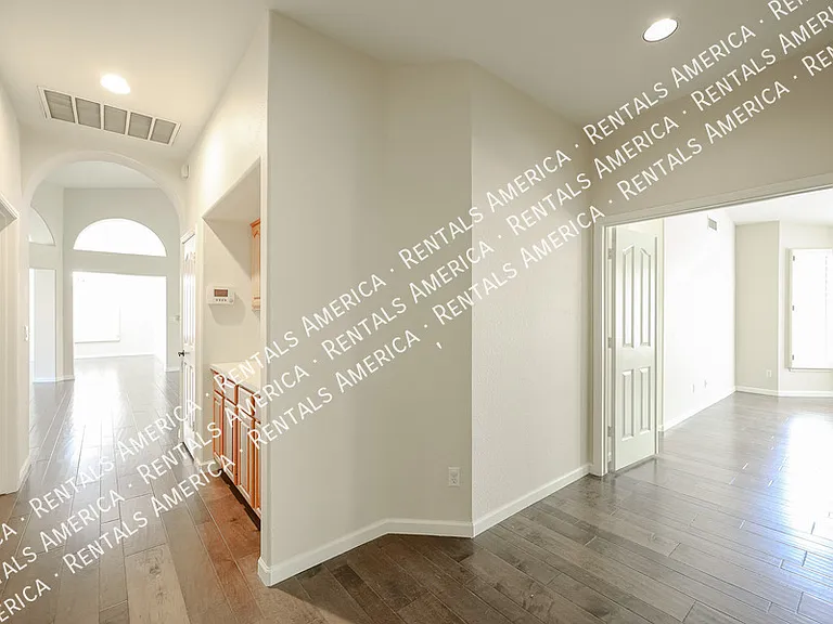1635 W Wisteria Dr — Photo 33