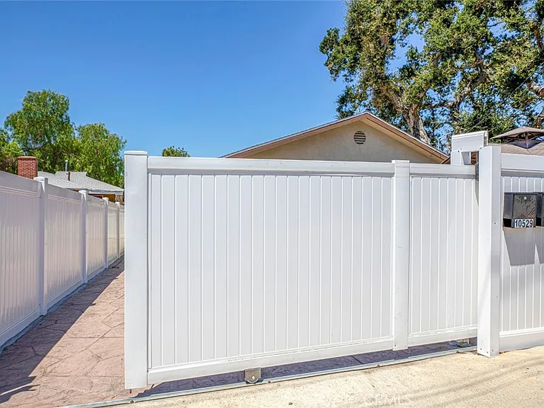 10531 Greenburn Ave — Photo 5