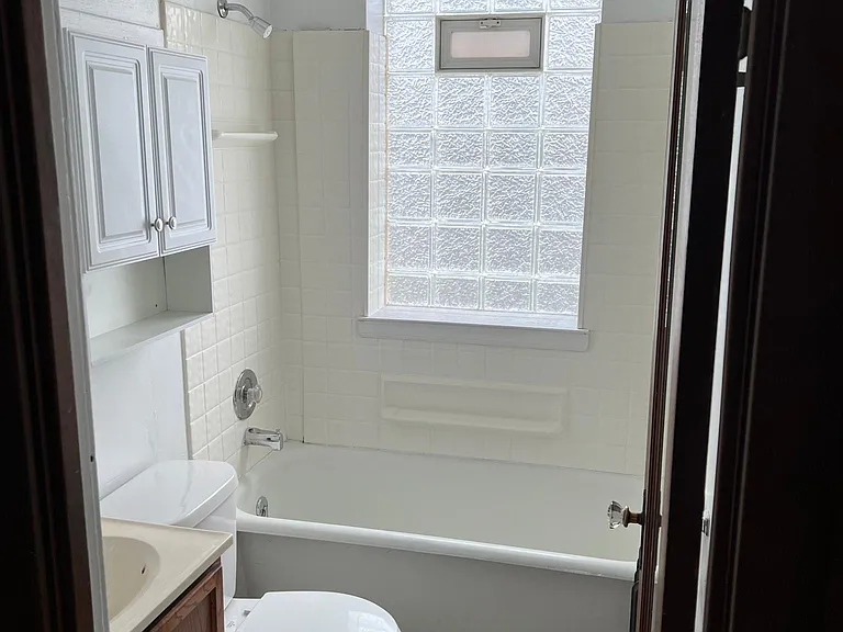 1054 Kenmore Ave #12 — Photo 9