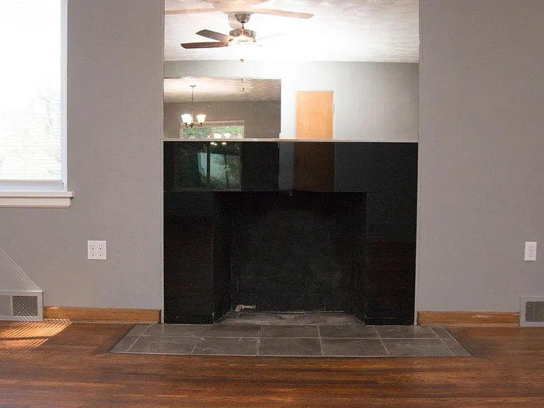 1223 Greenbrier Rd #1 — Photo 3