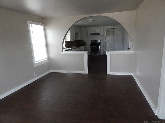 2nd image of 115 S Burnett St
