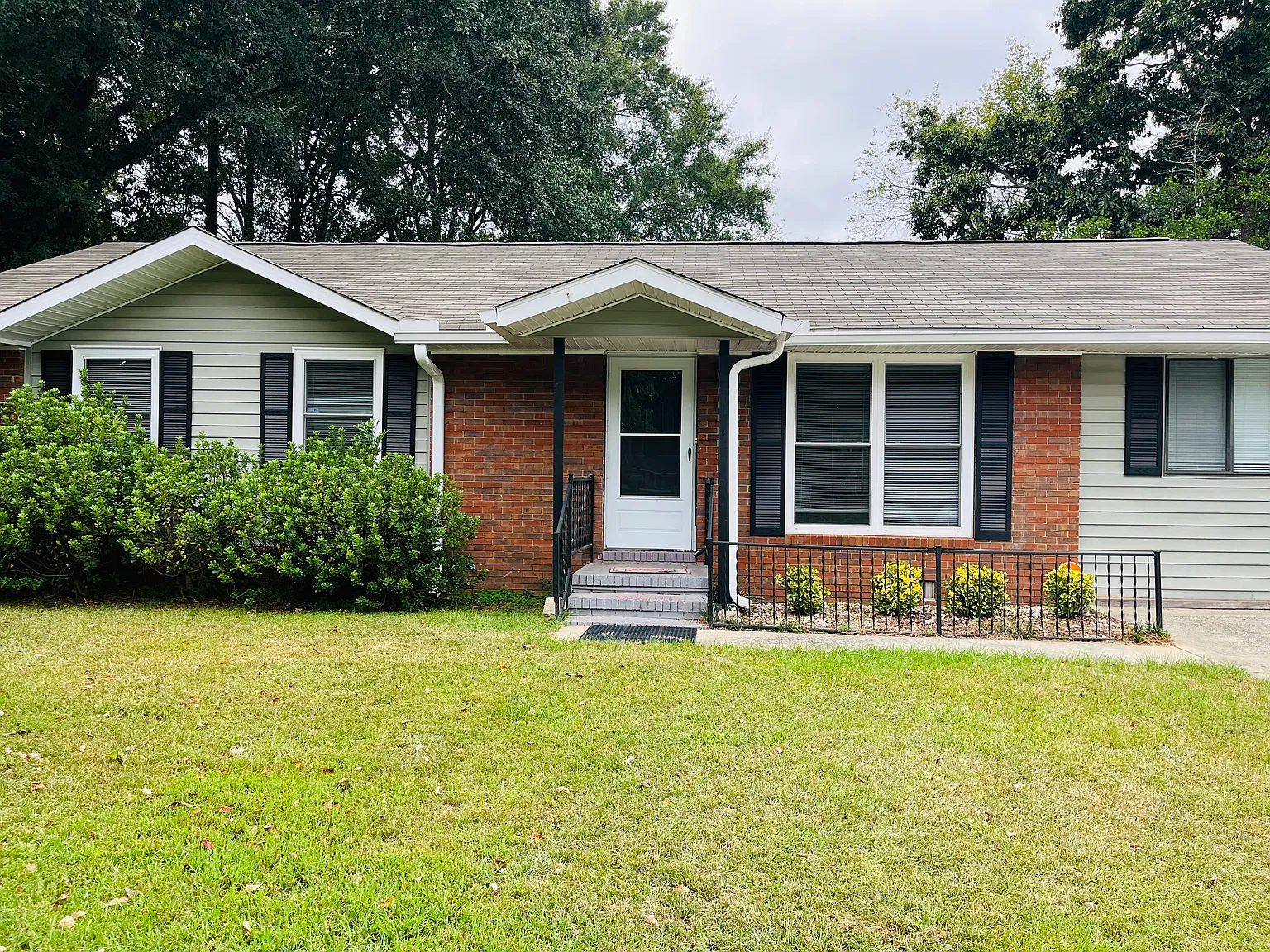 4 bed, 1377 sqft, $1,600 — Photo 1