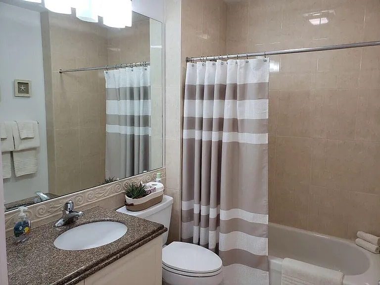 10 Harbour Isle Dr E #204 — Photo 23