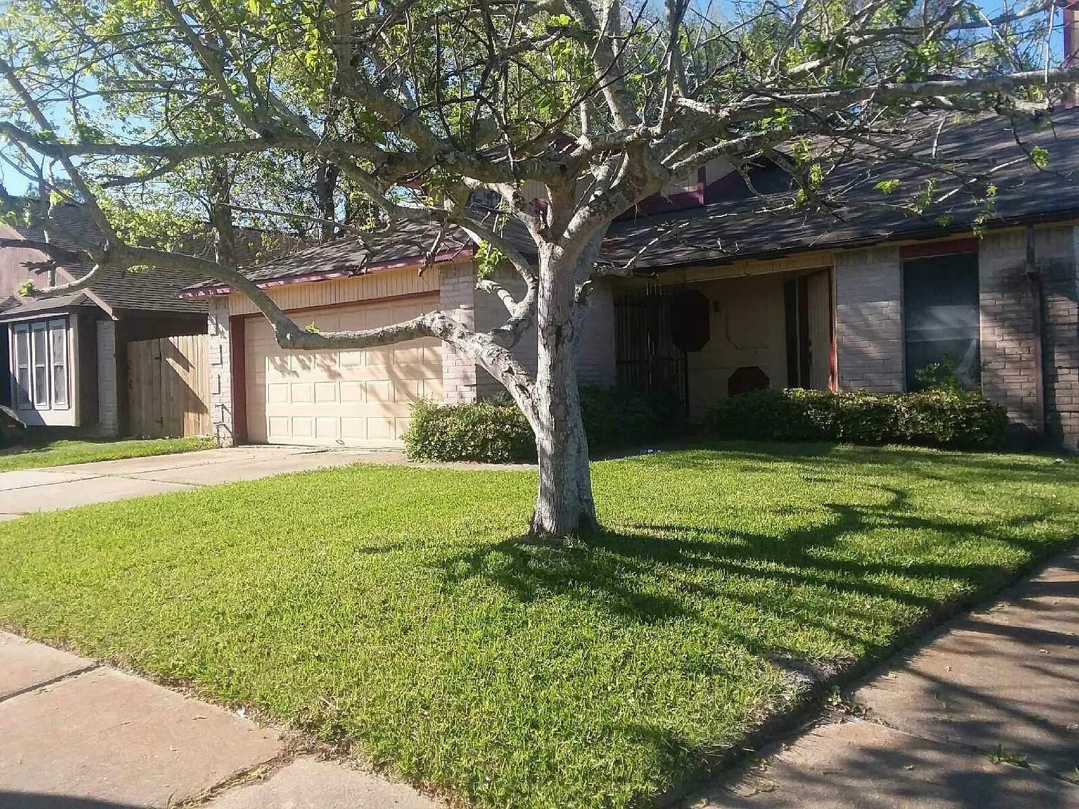 3 bed, 2.5 bath, 2142 sqft, $1,800 — Photo 1