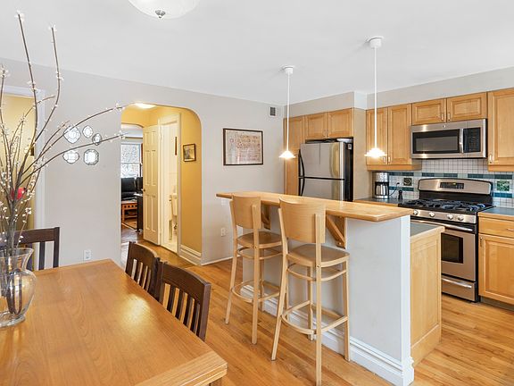 3rd image of 1113 Park Ave