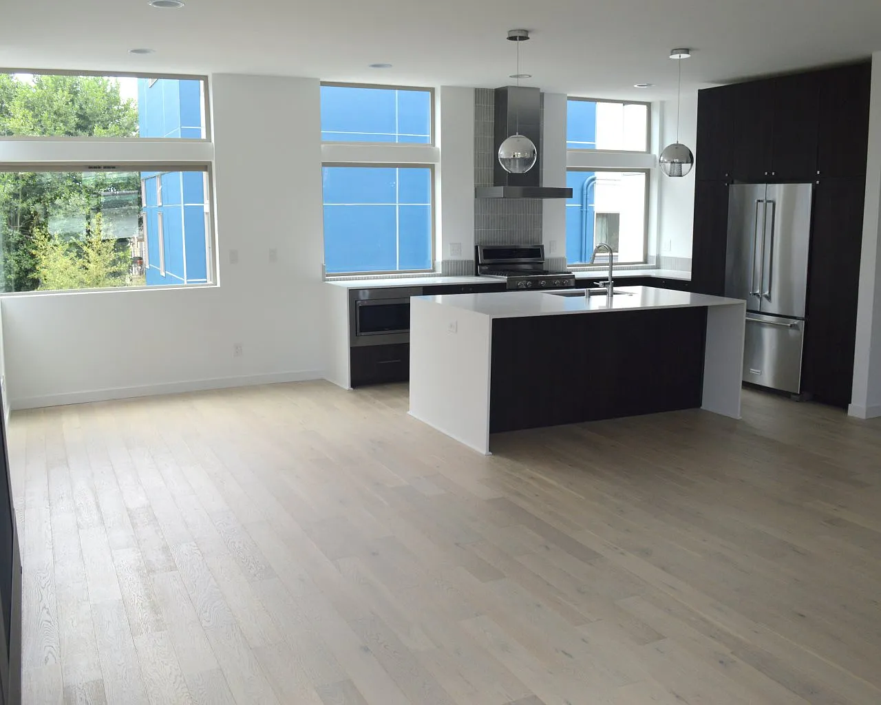 3 bed, 1634 sqft, $3,750 — Photo 2