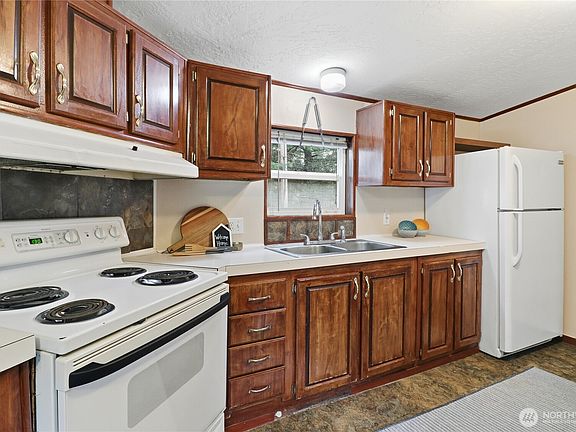 4th image of 12109 Collins Street SE