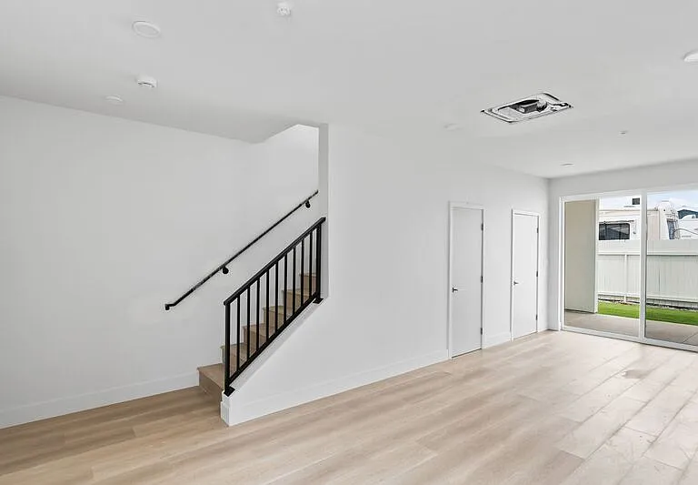 3520 Oak Glen Ln — Photo 2