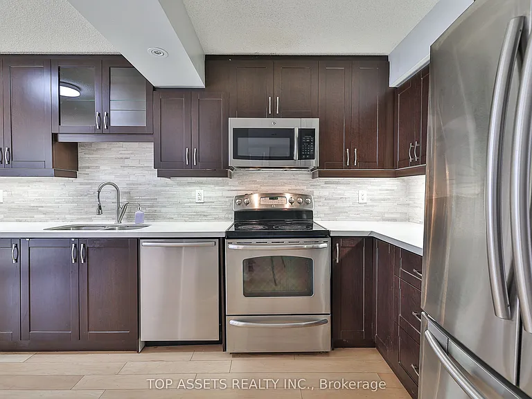 24 Wellesley St W #614 — Photo 8