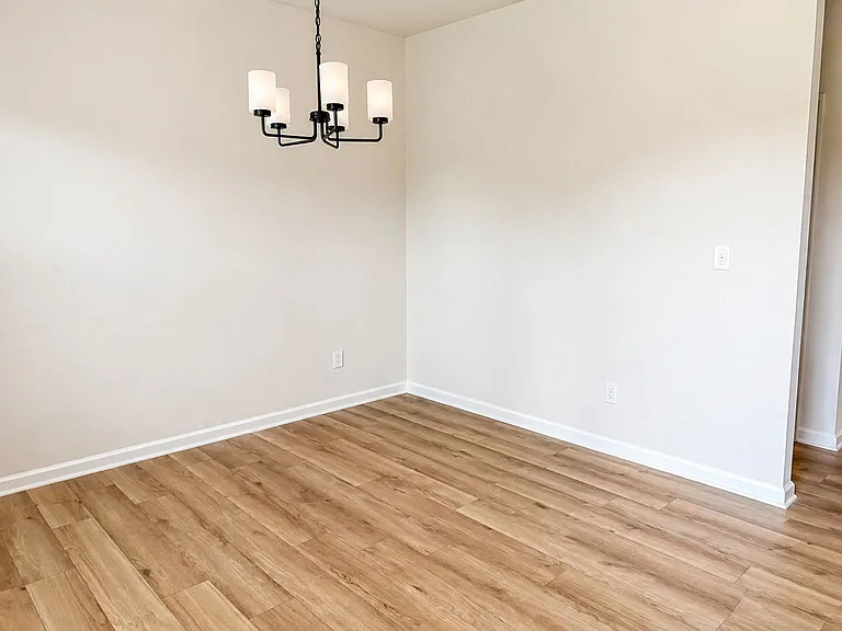 524 Lively Cres — Photo 3