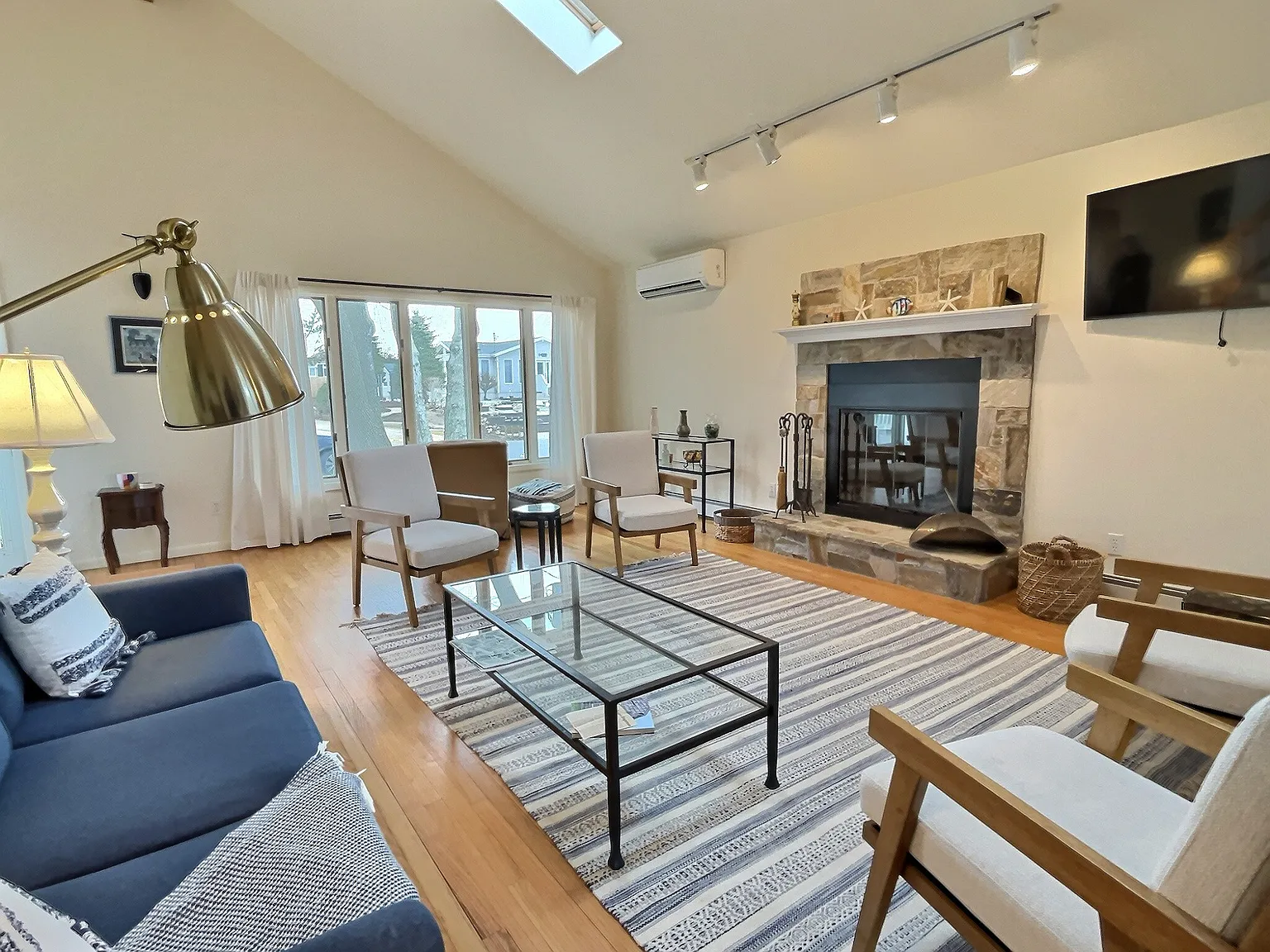 Culloden Beach Home — Photo 2