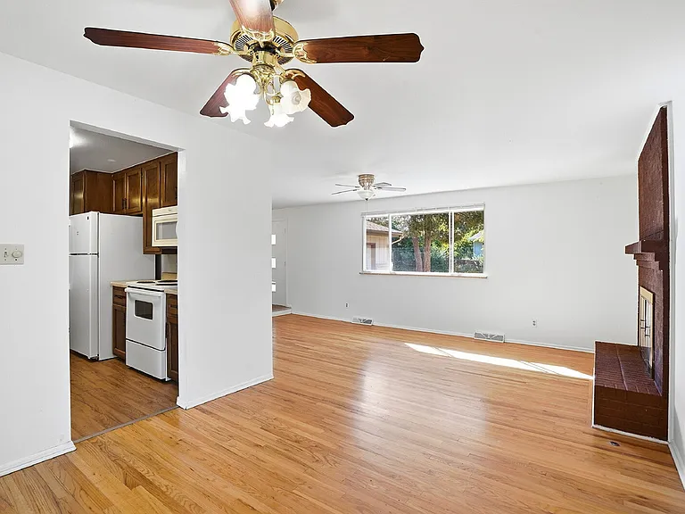 3260 E Maplewood Ave — Photo 10