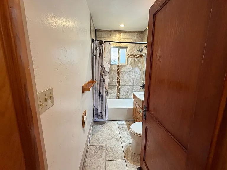 1447 W 3rd Ave — Photo 10
