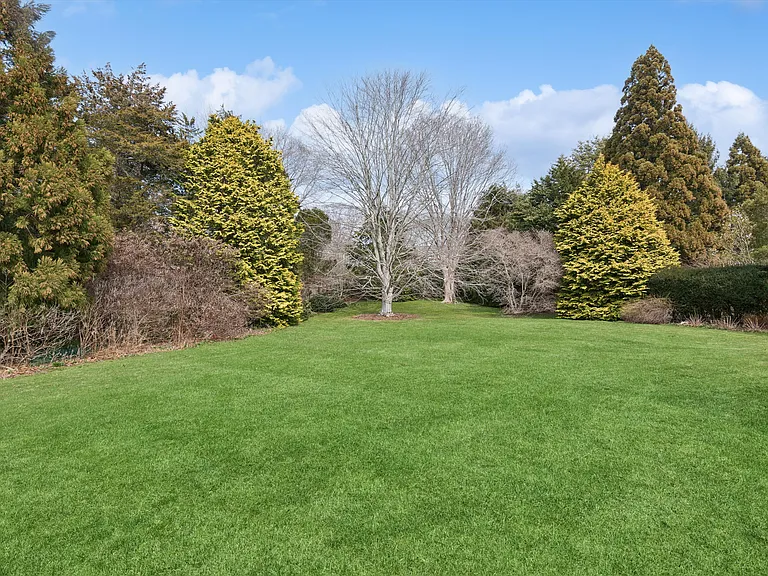 E Hollow Rd — Photo 29