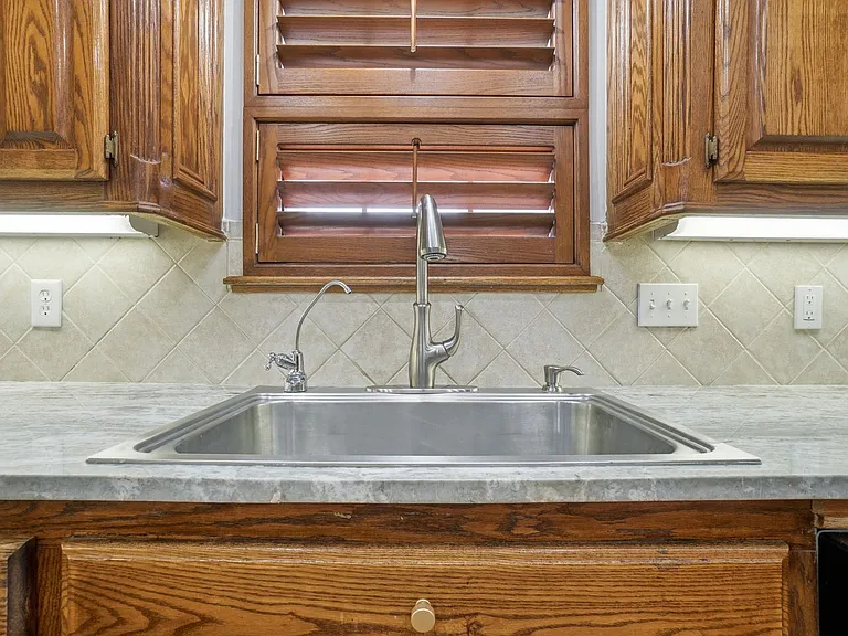 3102 NE Heritage Dr — Photo 26