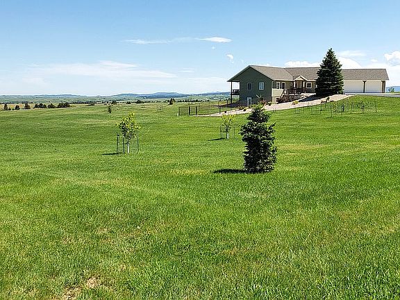  Fenced area and landscaped