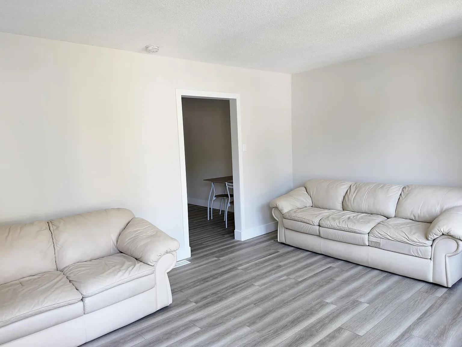3 bed, $2,100 — Photo 4