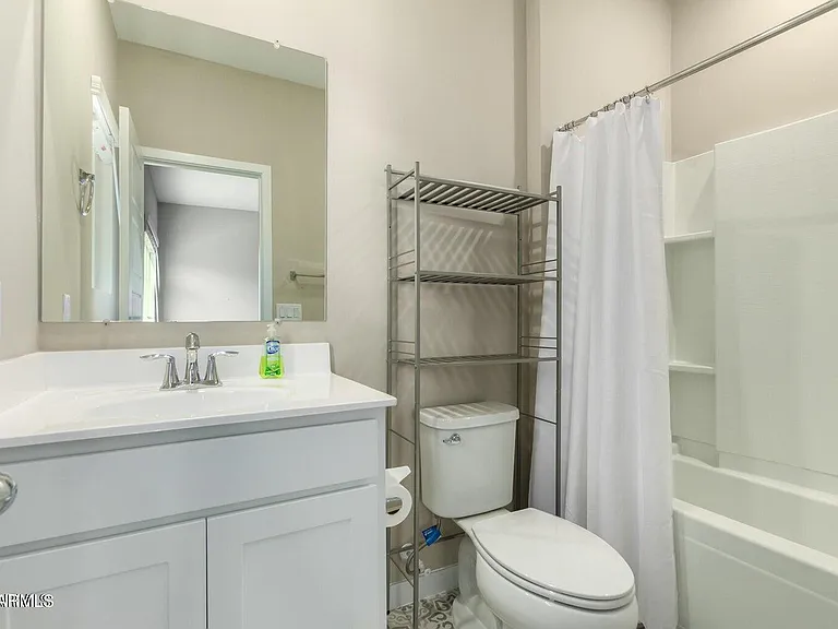2268 W Laurie Ln — Photo 20
