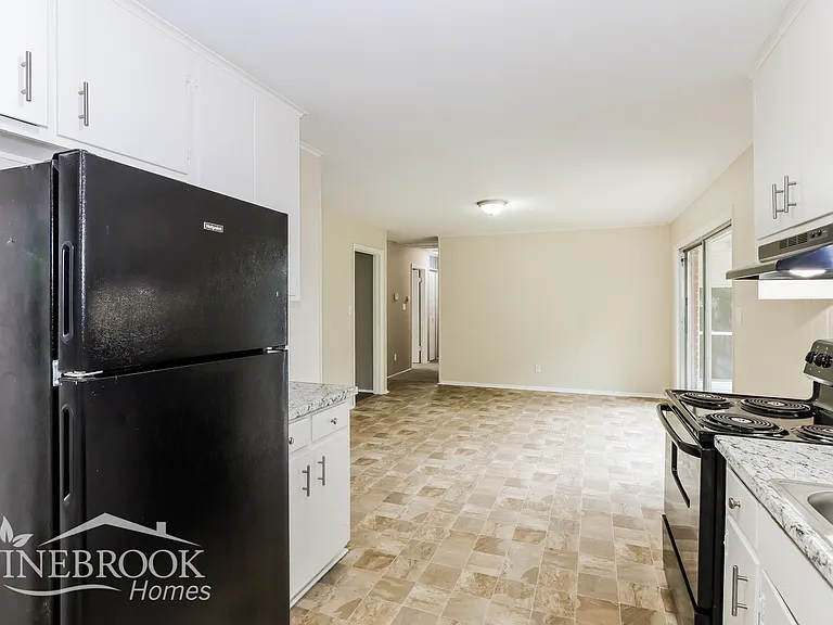 3621 Lexington Dr — Photo 7