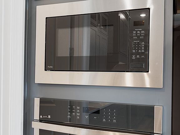 Convenient wall oven